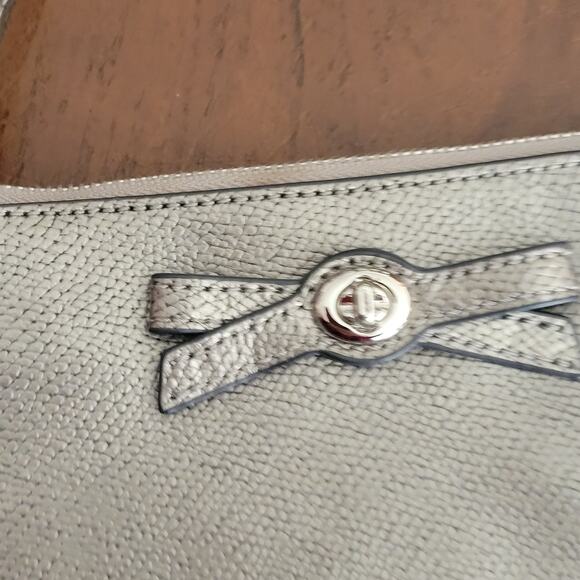 Coach Turnlock Small Wristlet with Bow  Silver Gray Leather Wallet - Picture 3 of 11